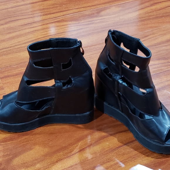 Boots Black High Wedge Size 6 - Picture 3 of 5
